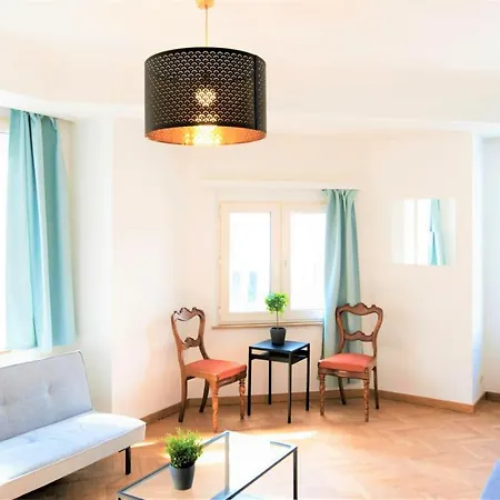 Cauliflower Lodge. In Heart Of Apartment